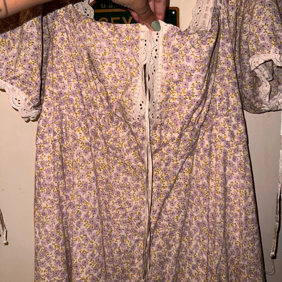 Plus size - Picture 2 of 2